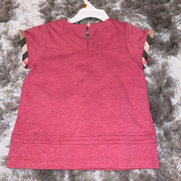 Girls Burberry t-shirt with plaid trim. Size 6, excellent condition. Worn once - Picture 2 of 2